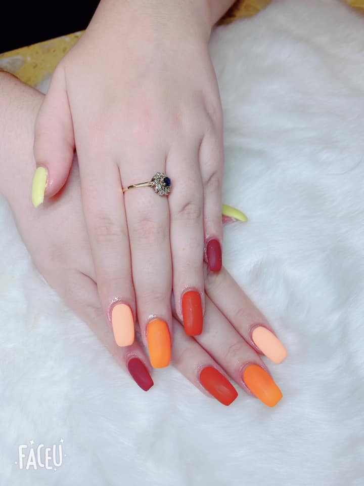 Autumn colored nails